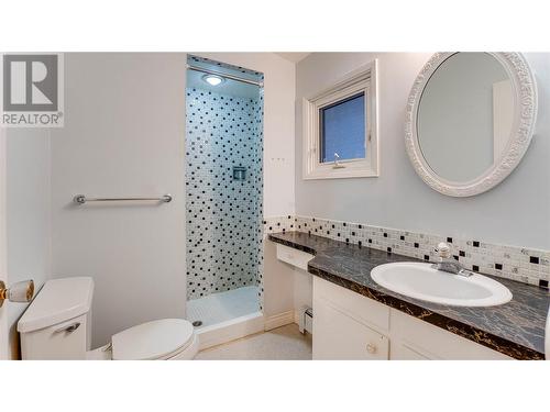 7856 Tronson Road, Vernon, BC - Indoor Photo Showing Bathroom