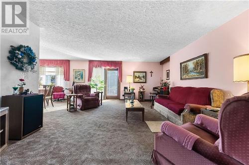 30 Sandhill Drive, Barry'S Bay, ON - Indoor Photo Showing Living Room