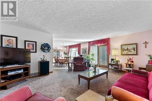 30 Sandhill Drive, Barry'S Bay, ON - Indoor Photo Showing Living Room