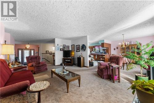 30 Sandhill Drive, Barry'S Bay, ON - Indoor Photo Showing Living Room