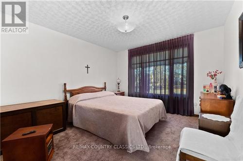 30 Sandhill Drive, Renfrew, ON - Indoor Photo Showing Bedroom