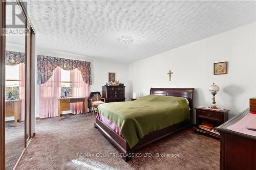 30 Sandhill Drive, Renfrew, ON - Indoor Photo Showing Bedroom