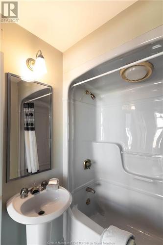 71 Ocean Breeze, Grand-Barachois, NB - Indoor Photo Showing Bathroom
