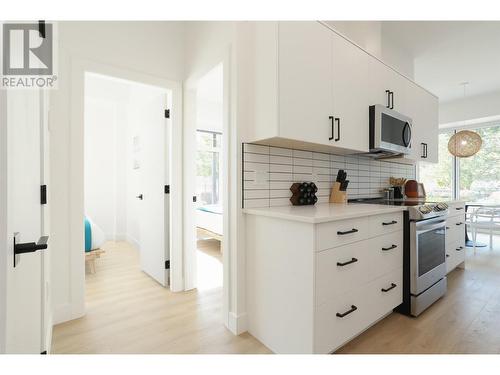 850 Railway Lane Unit# 105, Okanagan Falls, BC - Indoor Photo Showing Kitchen With Upgraded Kitchen