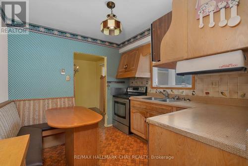 492 Birch St, Collingwood, ON - Indoor Photo Showing Kitchen With Double Sink