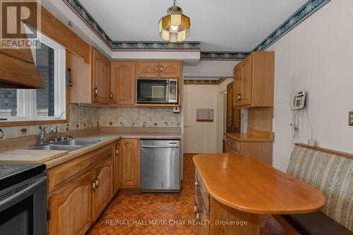 492 Birch St, Collingwood, ON - Indoor Photo Showing Kitchen With Double Sink