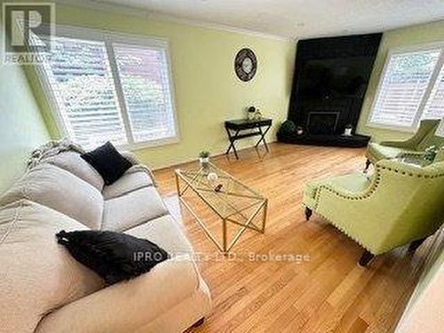 114 Stevenson Road, Oakville, ON - Indoor Photo Showing Living Room