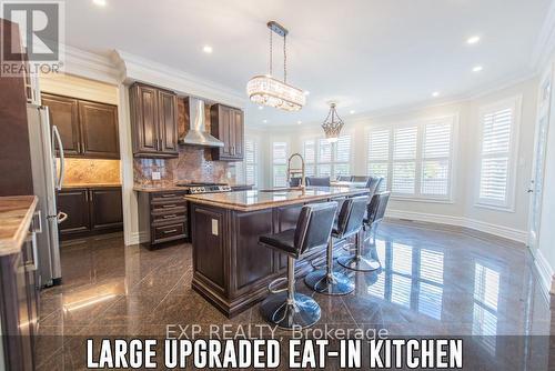 8 Mccandless Court, Caledon, ON - Indoor Photo Showing Kitchen With Upgraded Kitchen