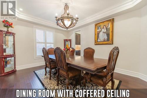 8 Mccandless Crt, Caledon, ON - Indoor Photo Showing Dining Room
