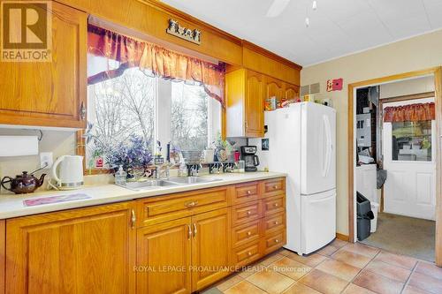 320 Glen Miller Rd, Quinte West, ON - Indoor Photo Showing Kitchen With Double Sink