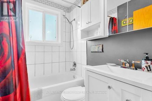 320 Glen Miller Rd, Quinte West, ON - Indoor Photo Showing Bathroom