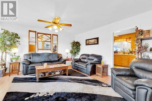 320 Glen Miller Rd, Quinte West, ON - Indoor Photo Showing Living Room