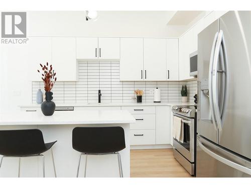 850 Railway Lane Unit# 106, Okanagan Falls, BC - Indoor Photo Showing Kitchen With Upgraded Kitchen