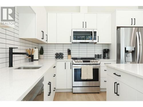 850 Railway Lane Unit# 106, Okanagan Falls, BC - Indoor Photo Showing Kitchen With Upgraded Kitchen