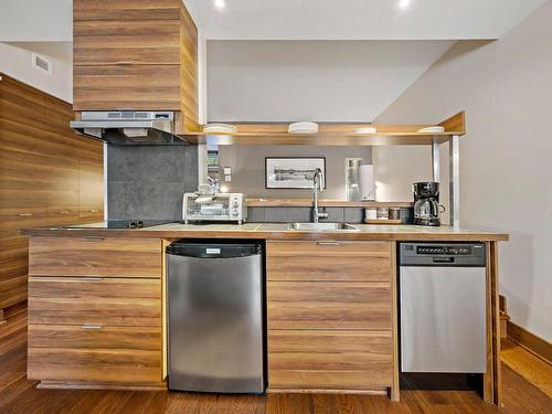 Kitchenette - 3103-2240 Ch. Du Lac-Supérieur, Lac-Supérieur, QC - Indoor Photo Showing Kitchen