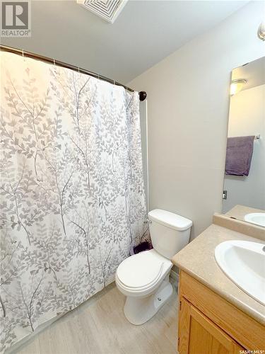 103 3094 5Th Avenue E, Prince Albert, SK - Indoor Photo Showing Bathroom