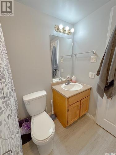 103 3094 5Th Avenue E, Prince Albert, SK - Indoor Photo Showing Bathroom