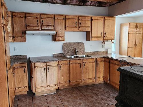 Cuisine - 109  - 111 Rue Des Oblats E., Rouyn-Noranda, QC - Indoor Photo Showing Kitchen With Double Sink
