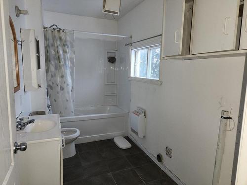 Salle de bains - 109  - 111 Rue Des Oblats E., Rouyn-Noranda, QC - Indoor Photo Showing Bathroom