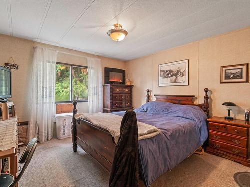 7249 Black Road, Salmon Arm, BC - Indoor Photo Showing Bedroom