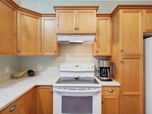 2171 Mimosa Drive, West Kelowna, BC - Indoor Photo Showing Kitchen