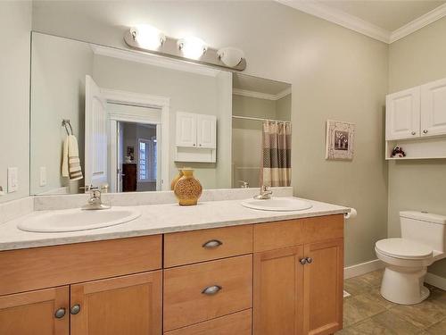 2171 Mimosa Drive, West Kelowna, BC - Indoor Photo Showing Bathroom