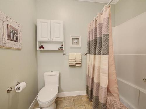 2171 Mimosa Drive, West Kelowna, BC - Indoor Photo Showing Bathroom