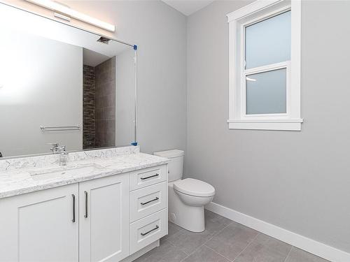 2039 Oakhill Pl, Duncan, BC - Indoor Photo Showing Bathroom