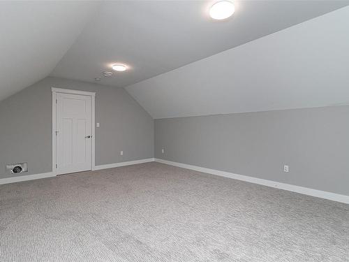 2039 Oakhill Pl, Duncan, BC - Indoor Photo Showing Other Room