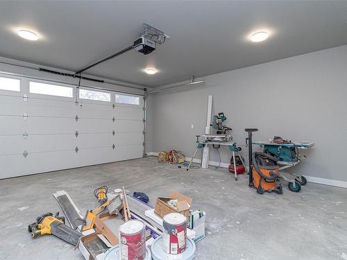 2039 Oakhill Pl, Duncan, BC - Indoor Photo Showing Garage