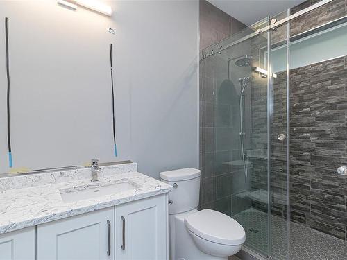 2037 Oakhill Pl, Duncan, BC - Indoor Photo Showing Bathroom