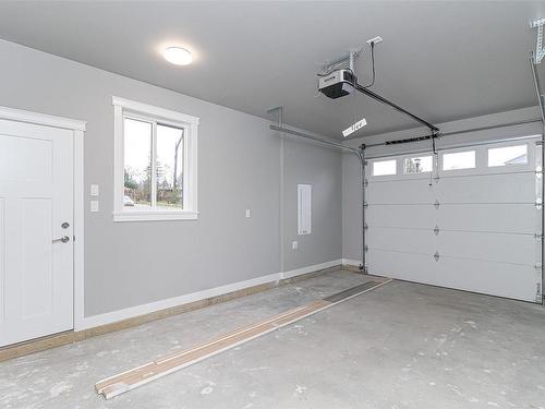 2037 Oakhill Pl, Duncan, BC - Indoor Photo Showing Garage