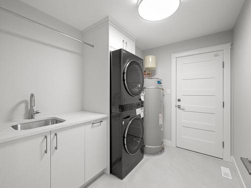 4014 Southwalk Dr, Courtenay, BC - Indoor Photo Showing Laundry Room