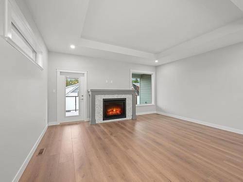 4014 Southwalk Dr, Courtenay, BC - Indoor Photo Showing Living Room With Fireplace