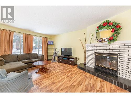 801 26 Street Se, Salmon Arm, BC - Indoor Photo Showing Living Room With Fireplace