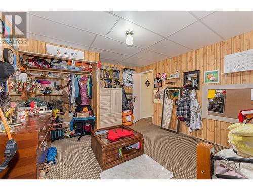 801 26 Street Se, Salmon Arm, BC - Indoor Photo Showing Other Room