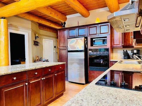 13575 Mountain Shores Road, Boswell, BC - Indoor Photo Showing Kitchen
