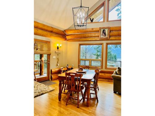 13575 Mountain Shores Road, Boswell, BC - Indoor Photo Showing Dining Room
