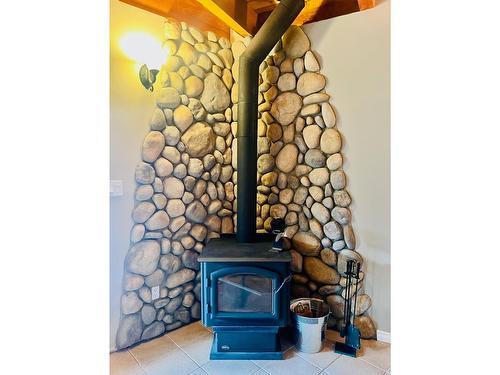 13575 Mountain Shores Road, Boswell, BC - Indoor With Fireplace