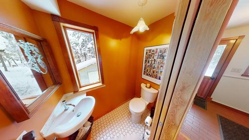 3461 Crooked Tree Road, Windermere, BC - Indoor Photo Showing Bathroom
