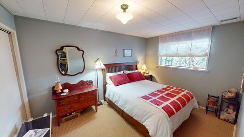 3461 Crooked Tree Road, Windermere, BC - Indoor Photo Showing Bedroom