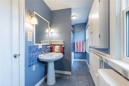 2317 Lakeshore Road, Burlington, ON - Indoor Photo Showing Bathroom