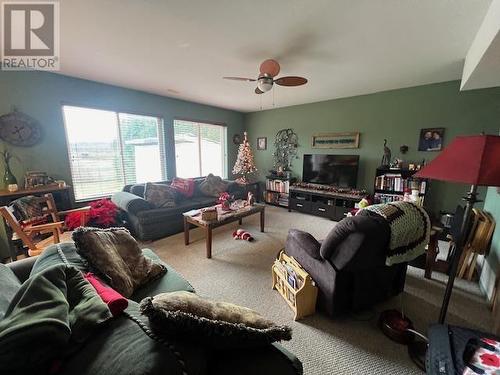 5011 Graham Avenue, Terrace, BC - Indoor Photo Showing Living Room