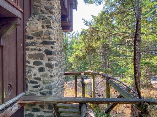 2618 Lighthouse Lane, Pender Island, BC - Outdoor