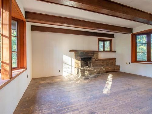2618 Lighthouse Lane, Pender Island, BC - Indoor With Fireplace