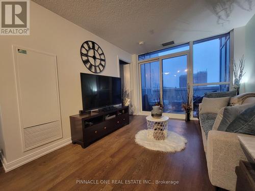 324 - 275 Village Green Square, Toronto, ON - Indoor Photo Showing Living Room