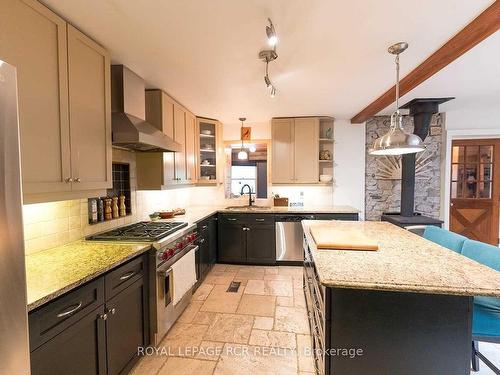 5259 Fourth Line, Guelph/Eramosa, ON - Indoor Photo Showing Kitchen With Upgraded Kitchen