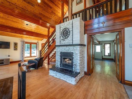 3431 Kingburne Dr, Cobble Hill, BC - Indoor Photo Showing Other Room With Fireplace