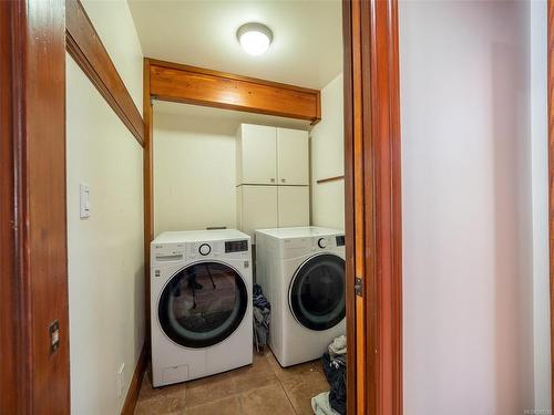 3431 Kingburne Dr, Cobble Hill, BC - Indoor Photo Showing Laundry Room