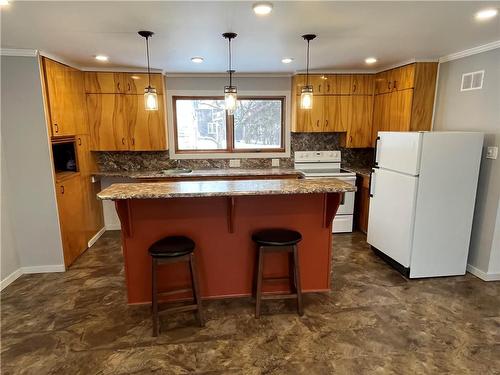 409 York Street, Kenton, MB - Indoor Photo Showing Kitchen